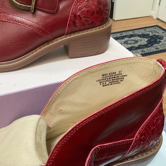 Booties - Picture 4 of 7